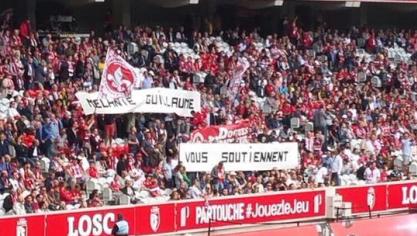 Une banderole « Mélanie Guillaume, les Dogues vous soutiennent » a été déployée hier après-midi dans les travées du Stade Pierre-Mauroy à Lille.