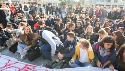 Les lycéens rejoindront le cortège syndical à 14 h 30 à l’Hôtel-de-Ville. (Photo 
: Fred DOUCHET)